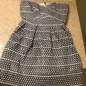 Strapless navy and white dress. Wow couture